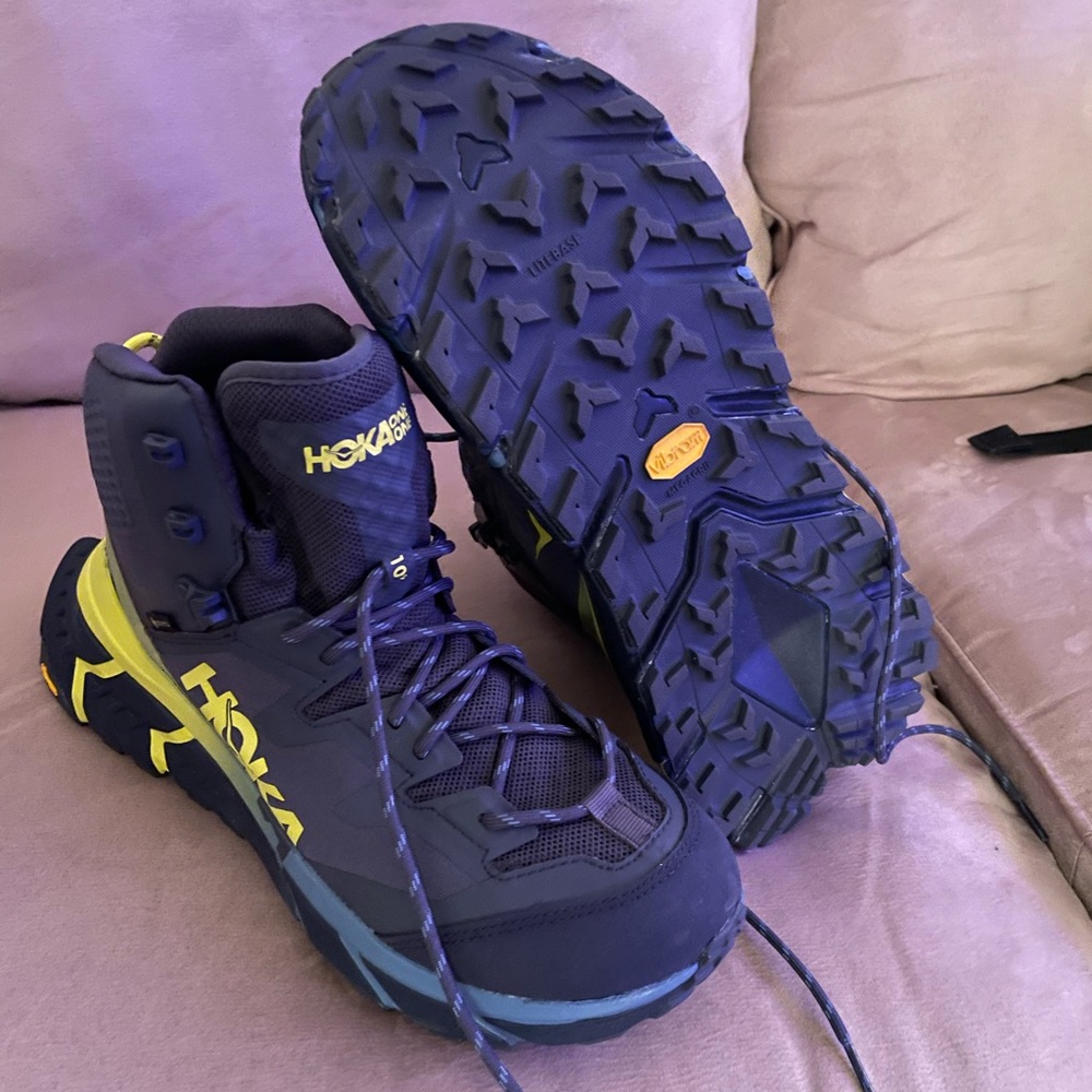 BRAND NEW Men’s Wide Hoka Tennine Boot, Mens size 9.5 WIDE